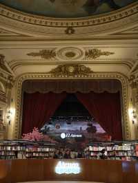 🇦🇷アルゼンチン 元映画館の本屋さん📘