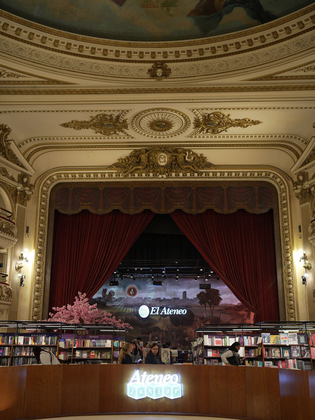 🇦🇷アルゼンチン 元映画館の本屋さん📘 🇦🇷アルゼンチン 元映画館の本屋さん📘