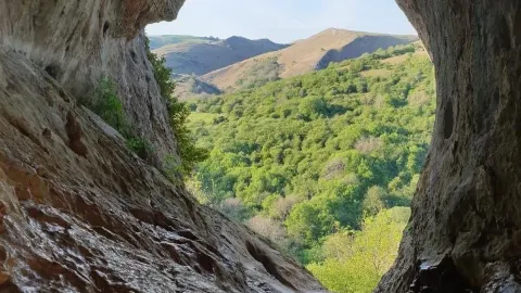 ถ้ำธอร์ เส้นทางเดินป่าพร้อมวิวทิวทัศน์อันน่าทึ่ง — traveler post in Ashbourne