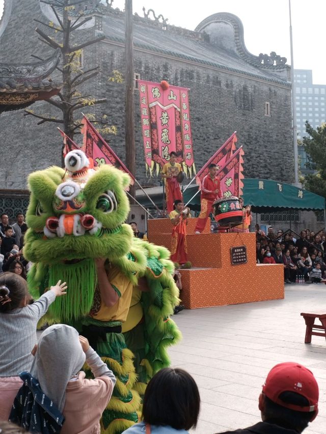 Unbelievable Dragon-Dance in Foshan