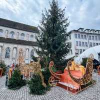 Walking through Zurich 
