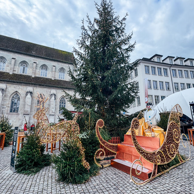 Walking through Zurich 