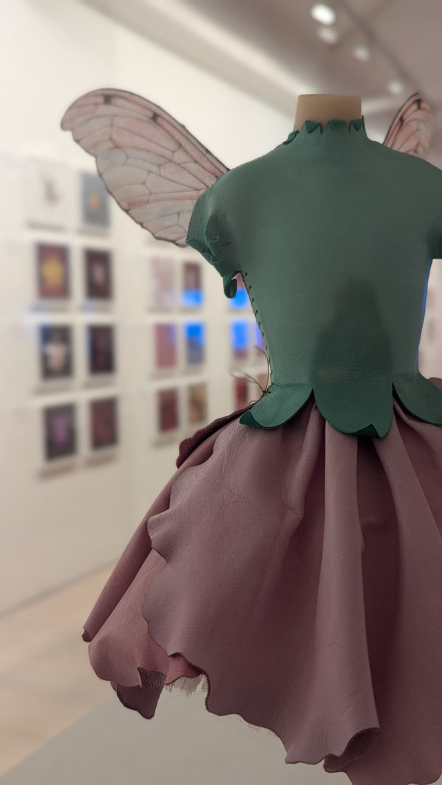 Saatchi Gallery: A Blooming Masterpiece 🌸🎨