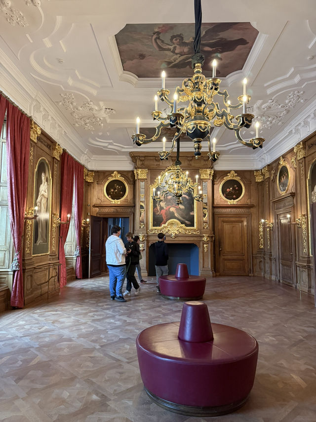 一日遊必去！探訪荷蘭莫瑞泰斯皇家美術館（Mauritshuis）🎨🏛️🌟  