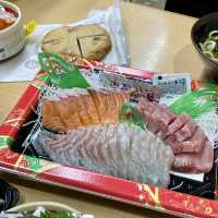 Shirahama🇯🇵Dive into Seafood Paradise at TORETORE ICHIBA! 🍣🦀