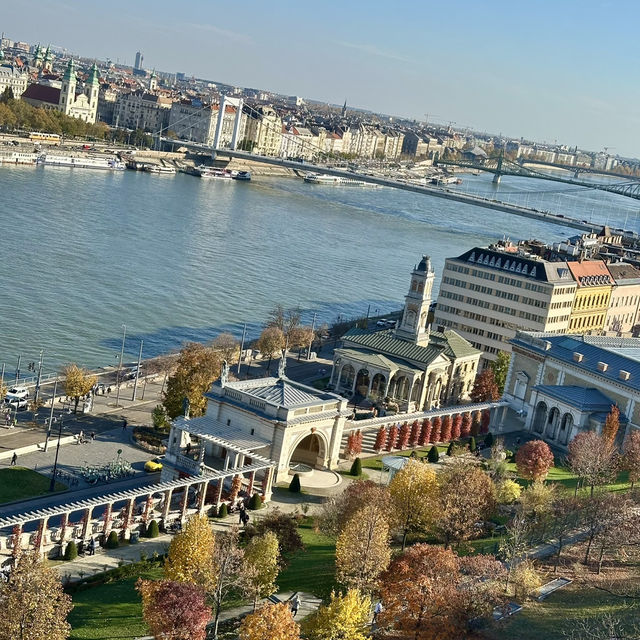 Fall colors in Budapest 