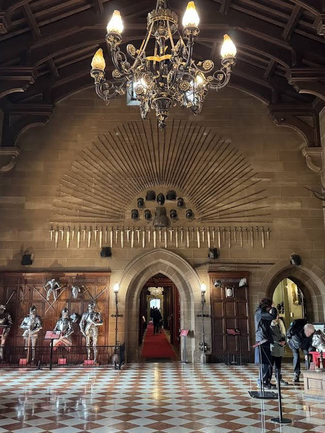 🍁 Warwick Castle – Autumn Magic Around Ancient Walls 🏰✨ 🍁 Warwick Castle – Autumn Magic Around Ancient Walls 🏰✨