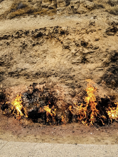 🔥 アゼルバイジャンの永遠の炎を目撃せよ – ヤナルダグ | Trip.com バクー