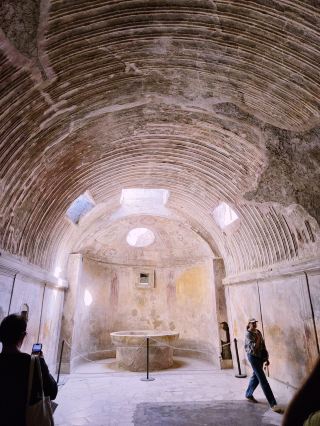 FROM ROME TO LEGENDS: A DAY OF HISTORY, FLAVORS & VOLCANIC WONDERS 🇮🇹