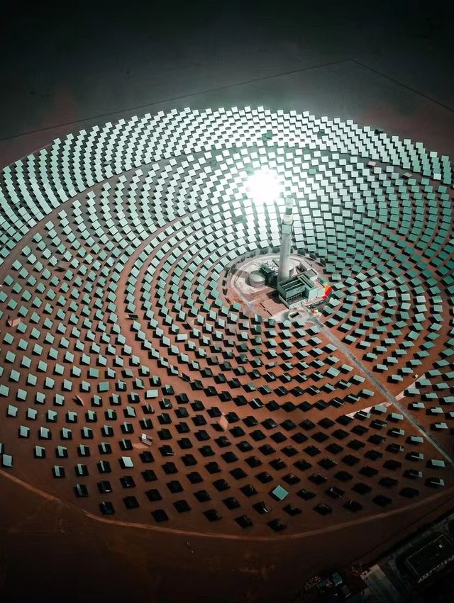 China's HUGE Solar Base in Gobi Desert 😱