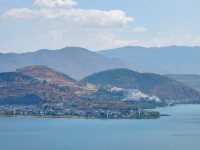 The Erhai Lake with the same color as the sky and sea.