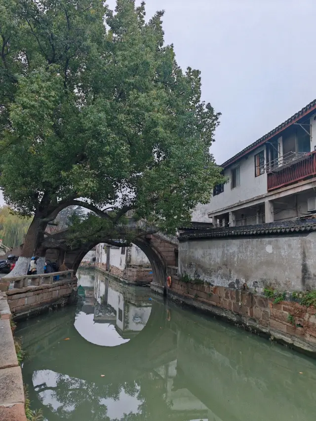 A quaint town so comfortable that you don't want to tell anyone