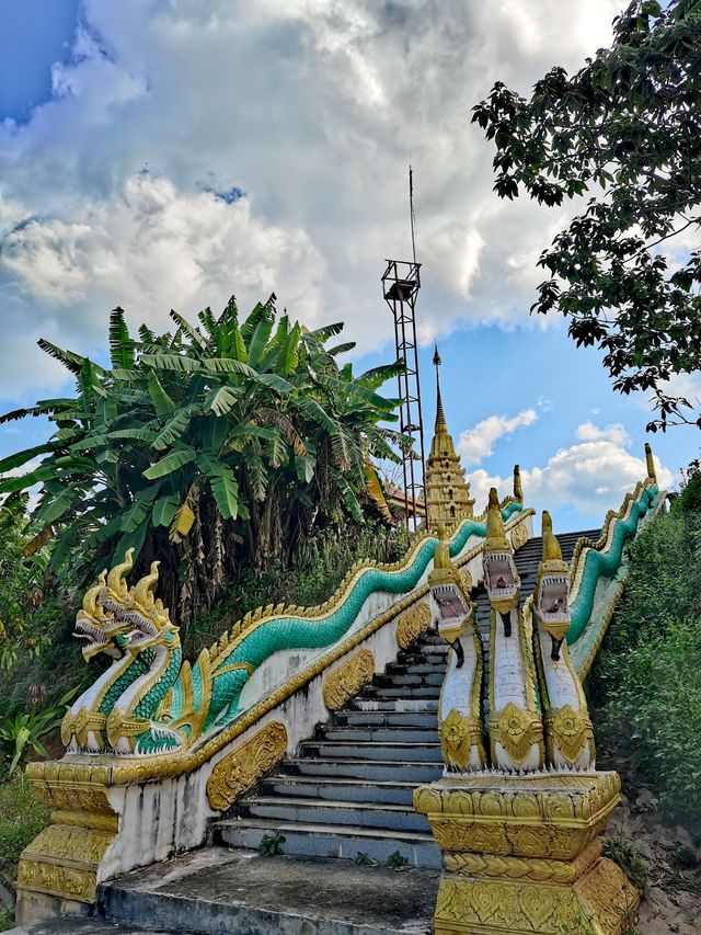 版納西線免費寺廟推薦——曼杭混佛塔