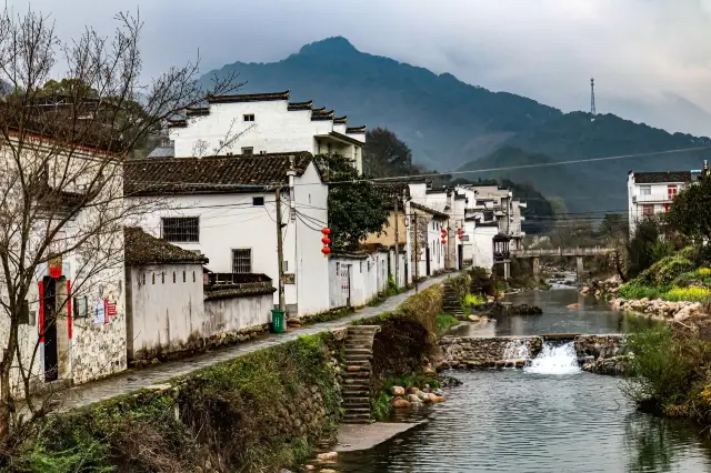 The charm of Lixi Village remains irresistible even in the rain
