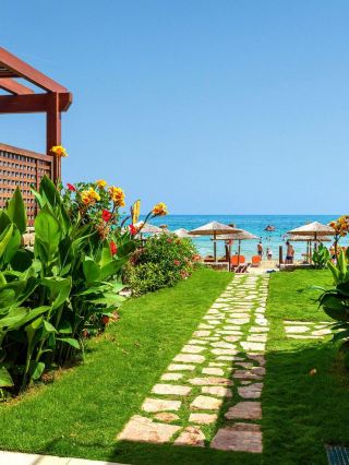 🏖️ Malia's Marvels: Top Stays in Greece! 🇬🇷