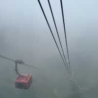 下著大雨的天門山