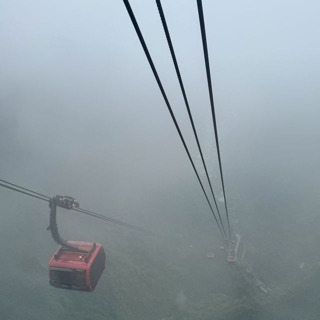 下著大雨的天門山