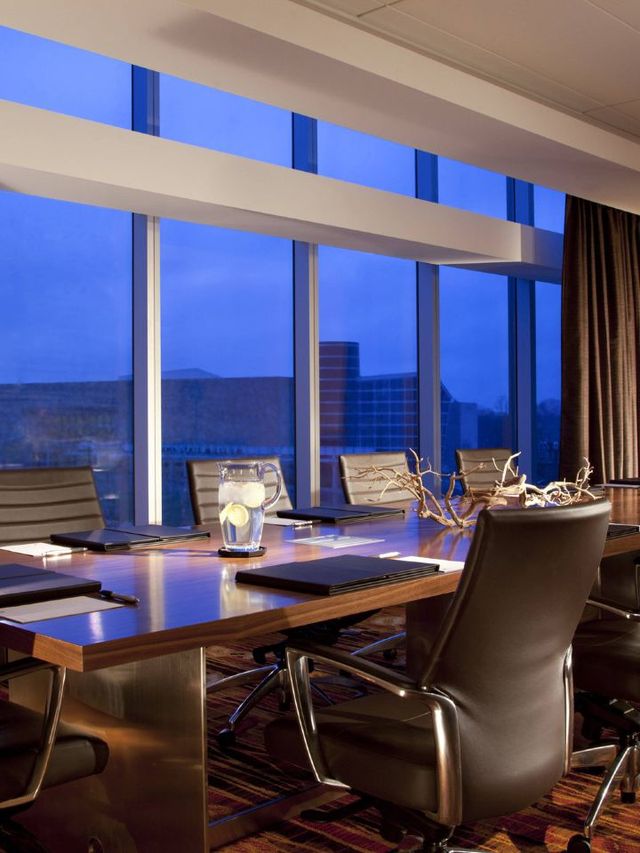 🌟 Indy's Luxe Sleeps: JW Marriott Review 🌟