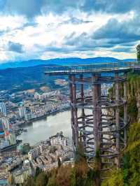 帶你觸摸天空的心跳，遊個舊老陰山玻璃棧道