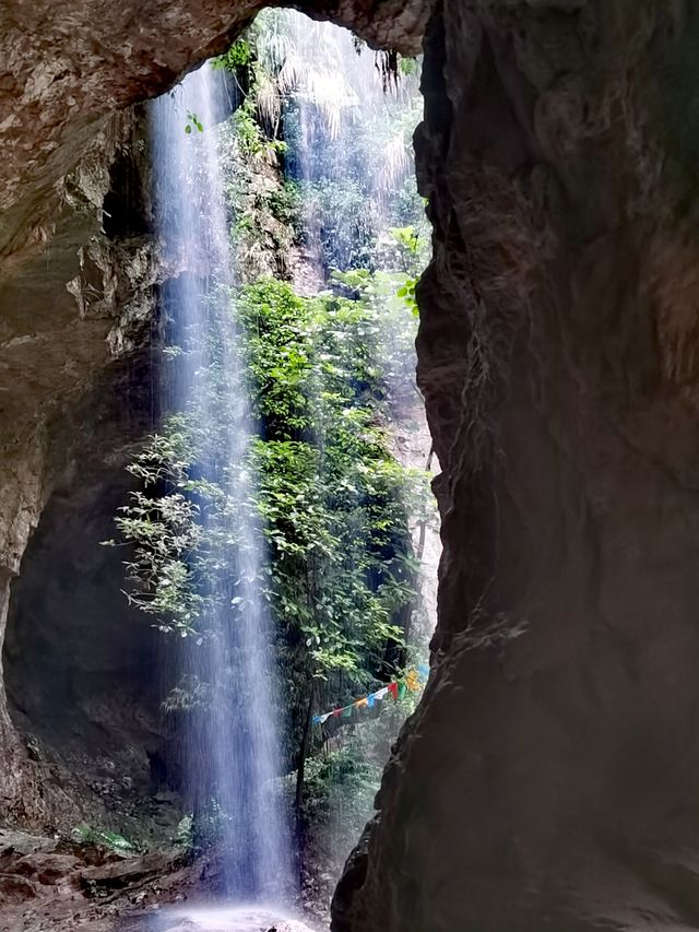 山中風雨~探洞龍潭天坑。