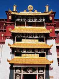 魅力西藏，藏傳佛教寺廟——強巴林寺。