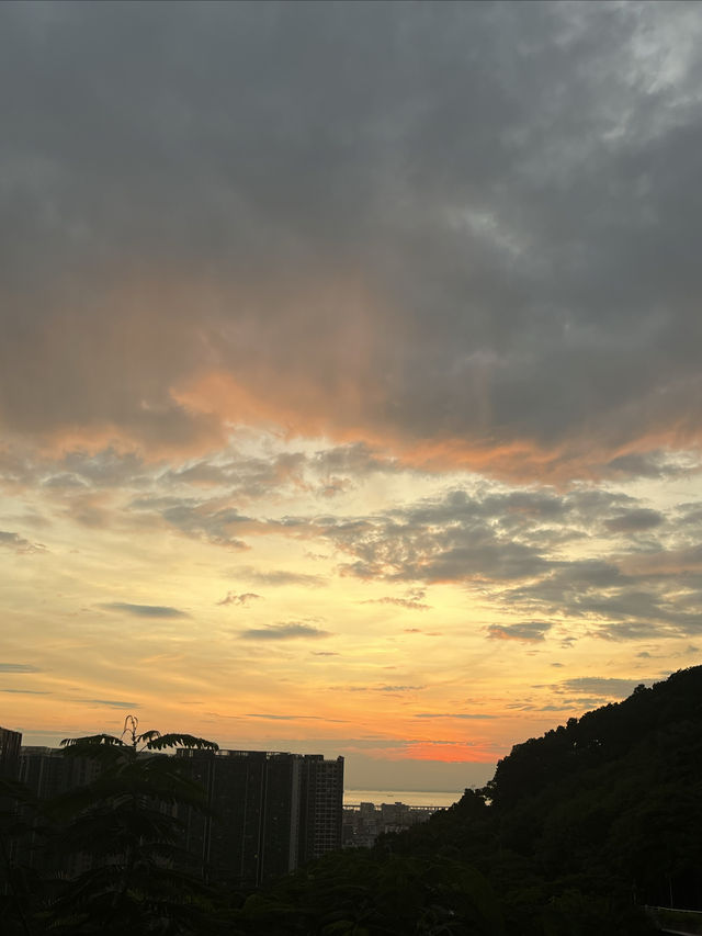 深圳寶安｜半小時就可到山頂看到海邊日落