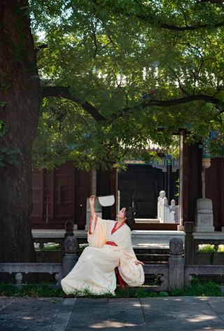 旅拍體驗庭院之中，曲徑通幽，一步一景。