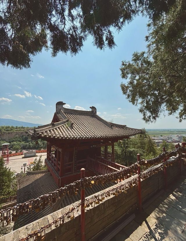 天下寺廟不談情，唯有永濟普救寺。