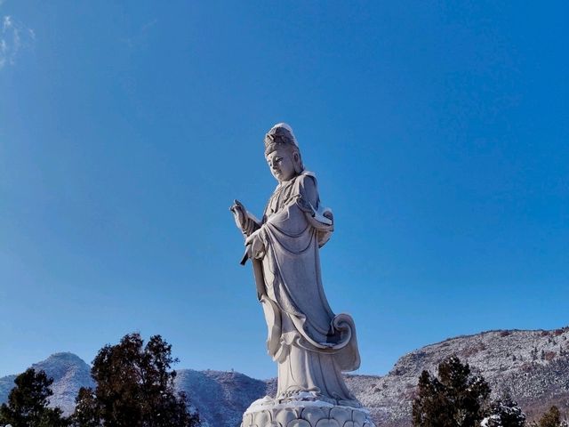 Shaolin Temple in Winter: A Snowy Wonderland ❄️🏯