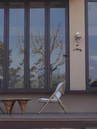 入住撫仙湖的油畫世界，享受湖居慢時光
