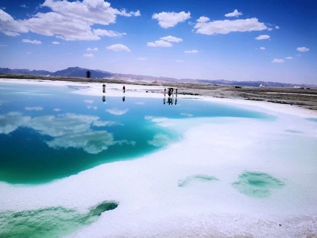行走在白雲之上的翡翠湖