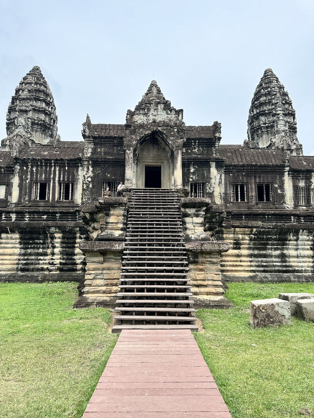 Angkor Wat Day Trip From Phnom Penh, Here Is how To do it! It’s Possible! 