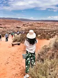 美國西海岸——羚羊谷，馬蹄灣。 去馬蹄灣的路上全是沙子，還是坡路，而且暴曬，來回要走1小時，車子開不