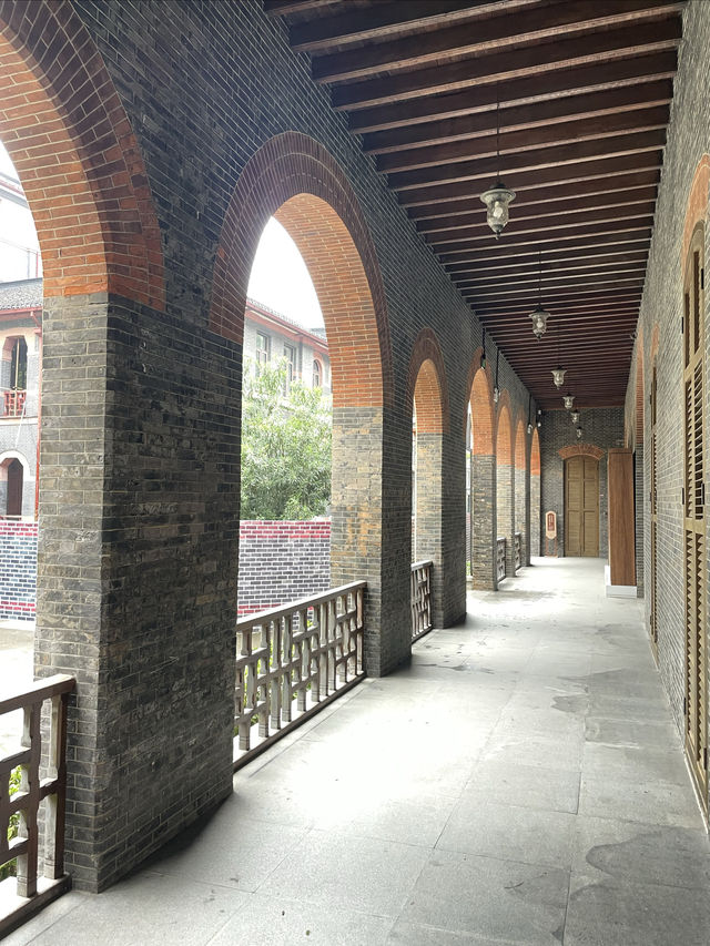 “上海最美大學”聖約翰大學·格致樓