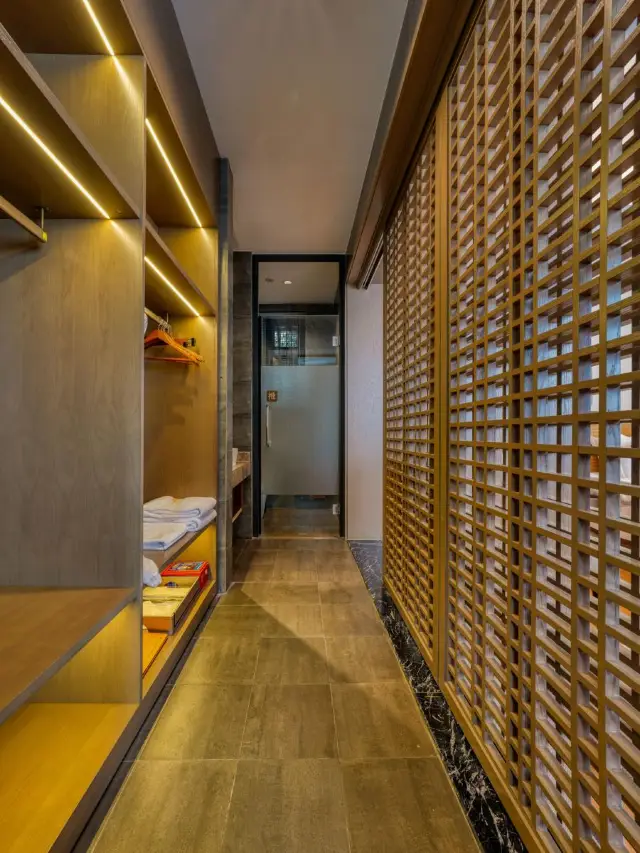 A Relaxing Hot Spring Time by Tianmu Lake