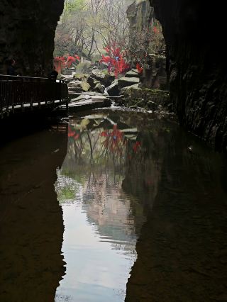 Step into a natural gallery from hundreds of millions of years ago at Longtan Grand Canyon, Henan