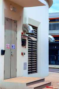 在未完成的建築裡,拍一部未來感大片