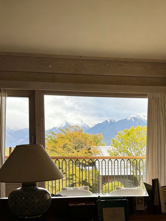 南迦巴瓦封神體驗！松贊山居把雪山搬進房間