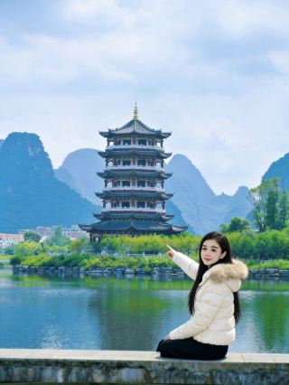 ที่นี่อาจไม่มีผู้คนพลุกพล่านเหมือนกุ้ยหลิน แต่ก็มีภูมิประเทศแบบหินปูนที่สวยงามไม่แพ้กัน