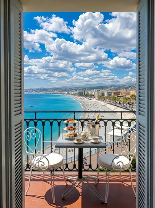 Nice! I could live on this 180° sea view balcony forever!