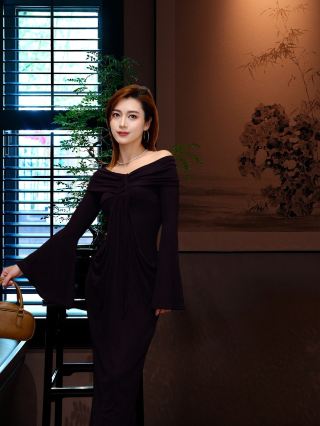 A sumptuous feast, half a scroll of Song Dynasty poetry