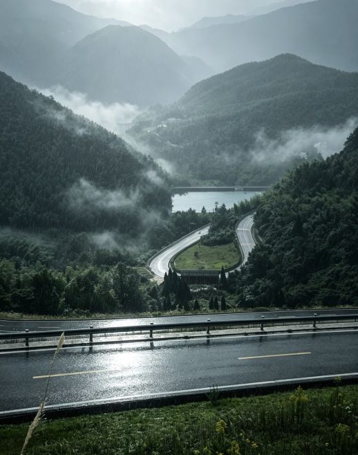 Anji Jiangnan Tianchi | Misty rain locks the green mountains, a