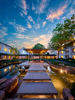The whole family stays at this Yan Yu Jiang Nan VOCO hotel