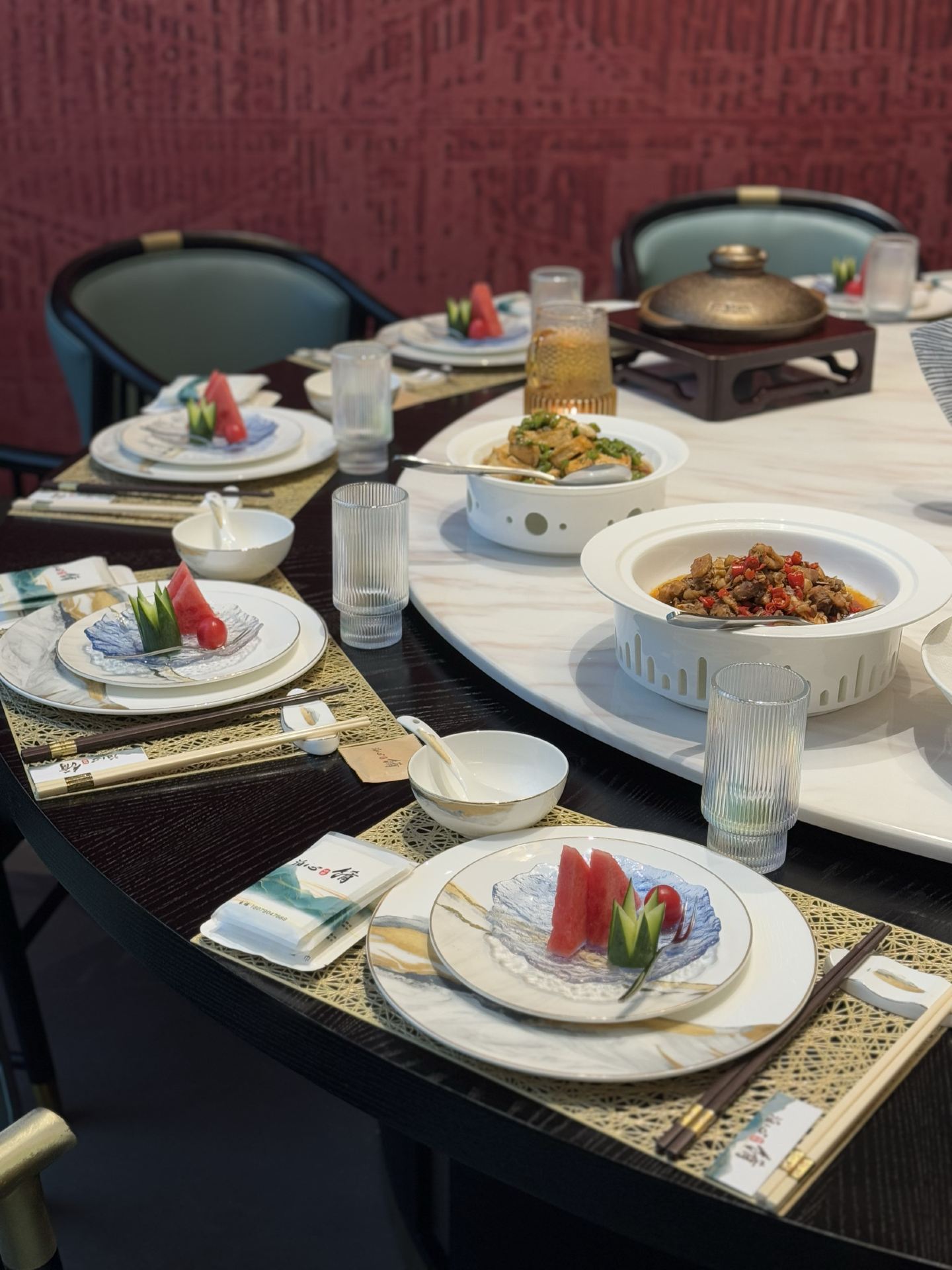 A private Cantonese and Jiangxi cuisine restaurant by Fairy Lake, Boxinyao is definitely worth the price of admission!