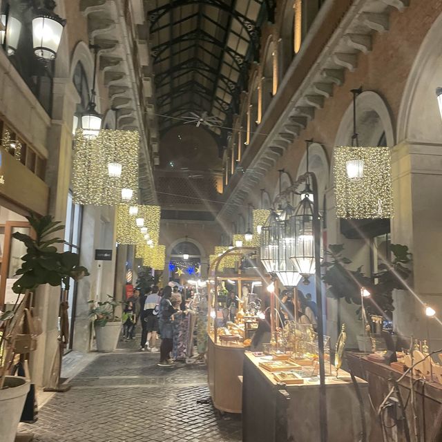 เดินเที่ยวกาดวันจันทร์อังคารกันที่วันนิมมาน