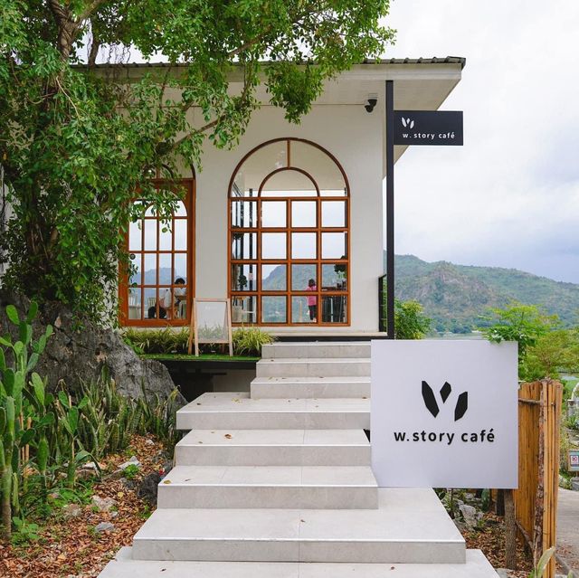 W STORY คาเฟ่สไตล์มินิมอลขาวคลีนโซคิ้วท์