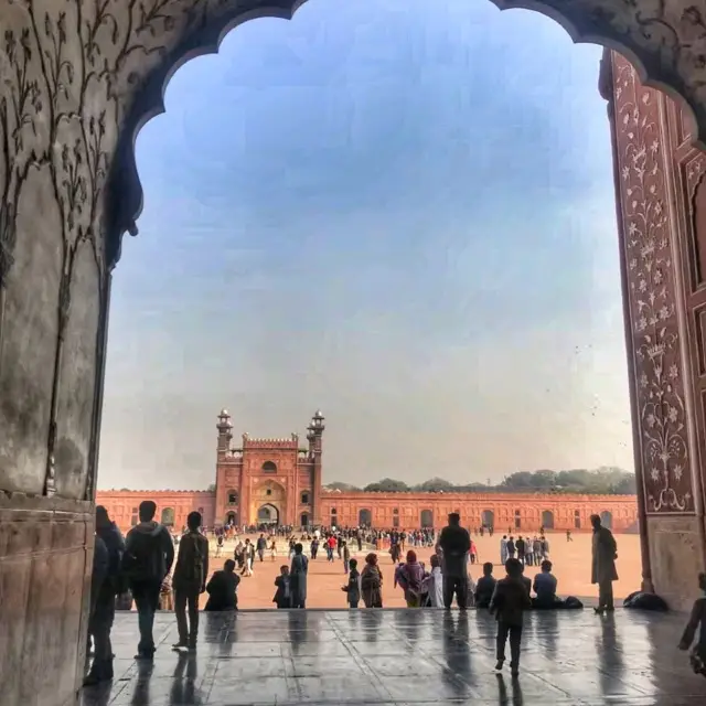 Exploring Lahore Fort | Pakistan 