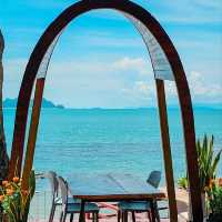 ที่พัก ร้านอาหารริมทะเล ขนอม 