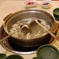 夏季深圳必食! 養生滋潤椰子雞火鍋🐤，湯清甜、肉嫩滑!