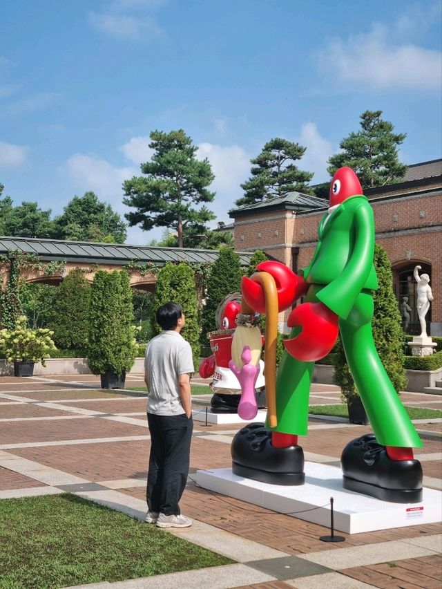 호텔에서 열리는 힙한 전시